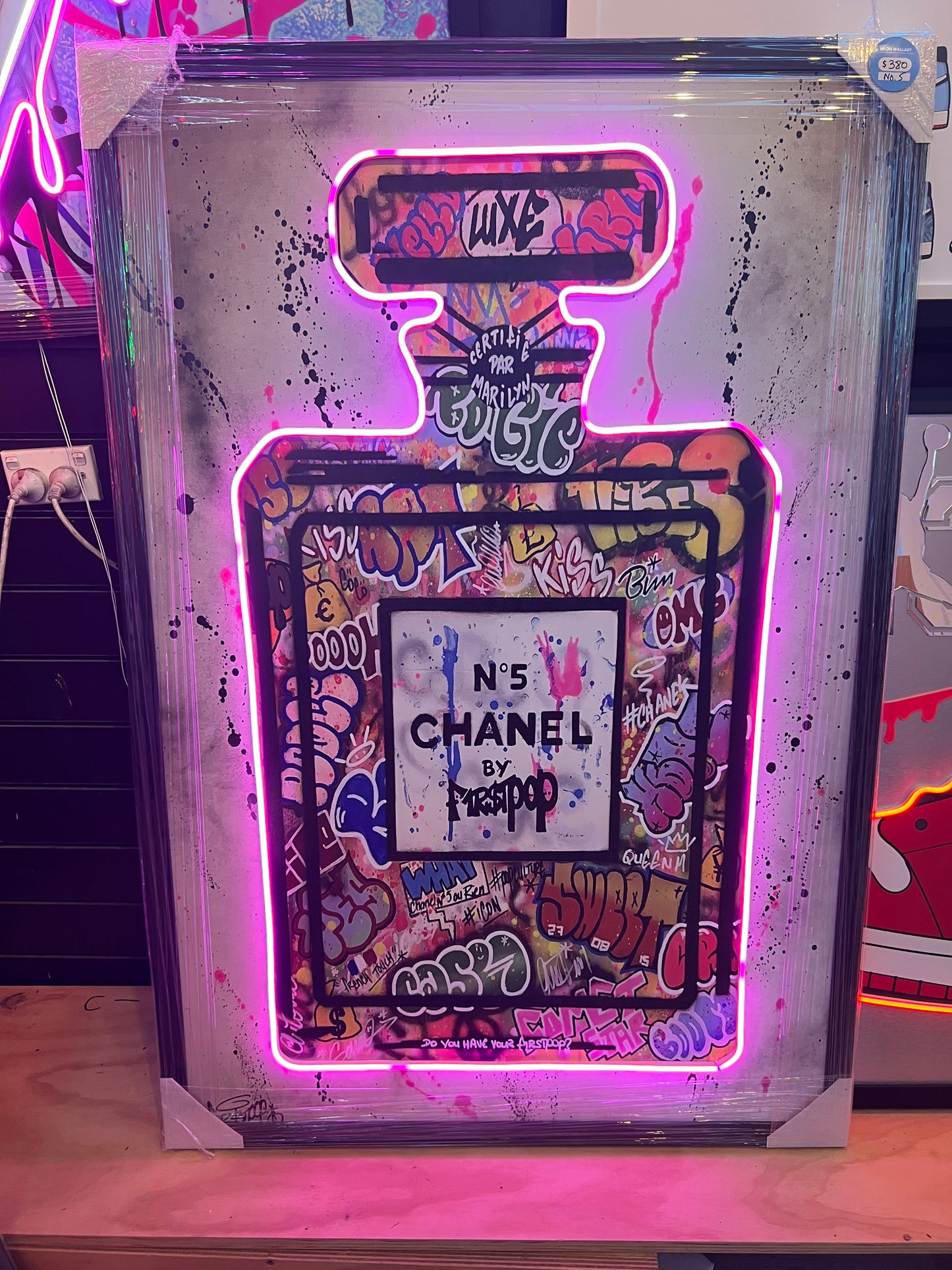 No5 Chanel Graffiti LED | 1260x850mm